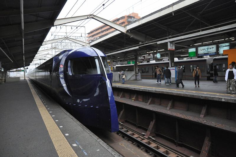 foto_20101107_1110_02.jpg - [de]Diese Hakennase gehörte zu unserem Airport Express.[en]This funny nose belonged to our Airport Express train.