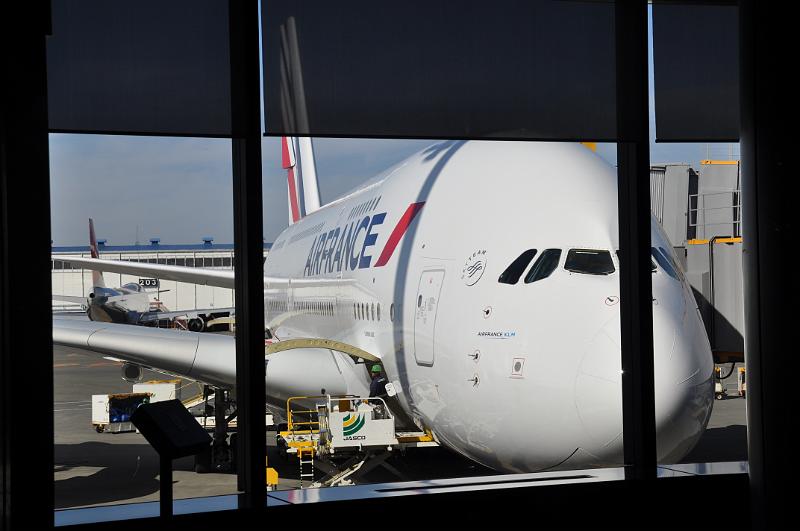 foto_20101124_1202_02.jpg - [de]Der Air France A380 versteckt sich weitgehend vor neugierigen Fotoblicken.[en]The Air France A380 is hiding pretty much from curious photographers.