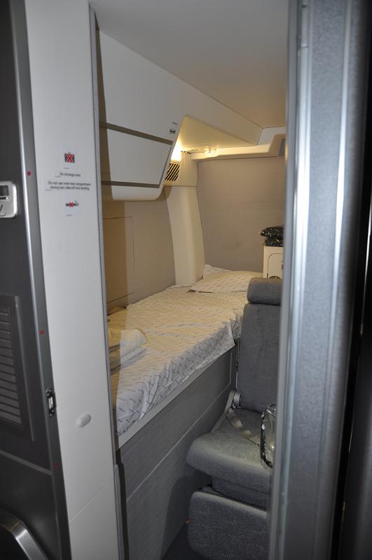 foto_20101124_1209_01.jpg - [de]Direkt hinter dem Cockpit gibt es eine Schlafkabine für die Crew.[en]There's a sleeping cabin right behind the flight deck.