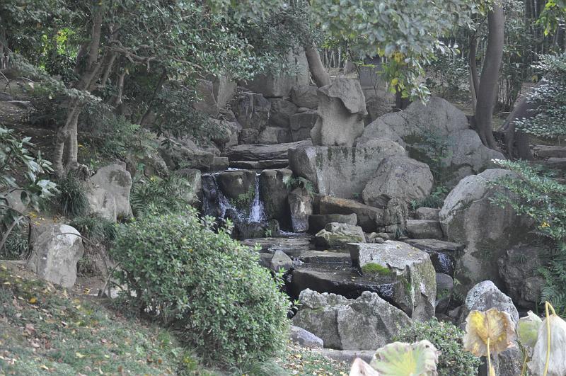 foto_20101114_1129_02.jpg - [de]Ein kleiner versteckter Wasserfall.[en]A small hidden waterfall.