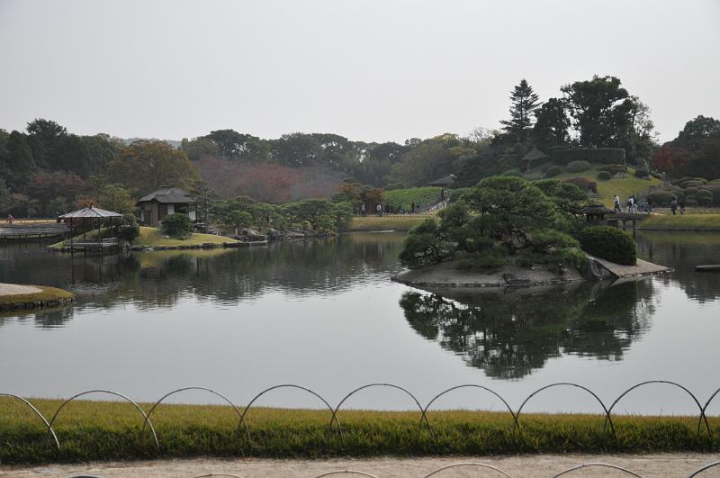 foto_20101114_1148_01.jpg - [de]Ein schöner Garten wird natürlich von einem kleinen Teich geprägt.[en]A nice garden always comes with a pond.