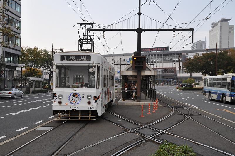 foto_20101114_1312_02.jpg - [de]Auch in Okayama gibt es eine hübsche Strassenbahn.[en]Okayama also has a nice streetcar.
