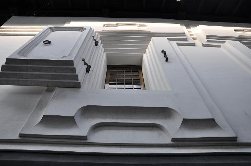 foto_20101115_1343_01.jpg - [de]Diese Fensterläden sollten auch den schlimmsten Schneesturm draussen halten.[en]These window shades should keep off even the worst snow storm.