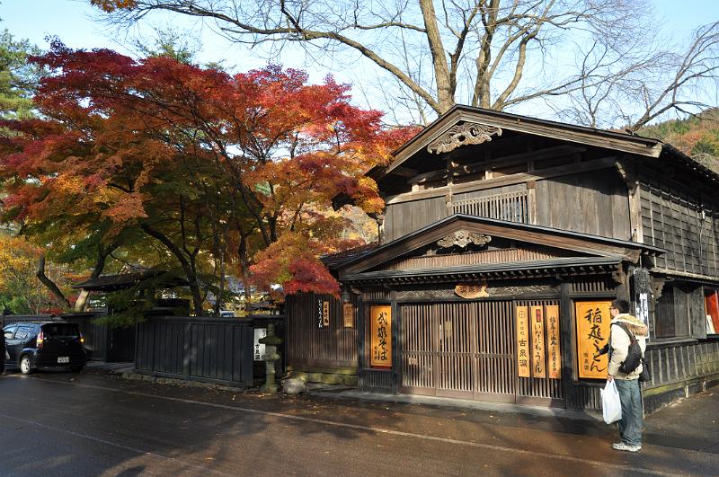 foto_20101115_1401_04.jpg - [de]Manche Bäume bieten alle möglichen Farbübergänge zur gleichen Zeit.[en]Some of the trees show all the possible leaf colors at the same time.