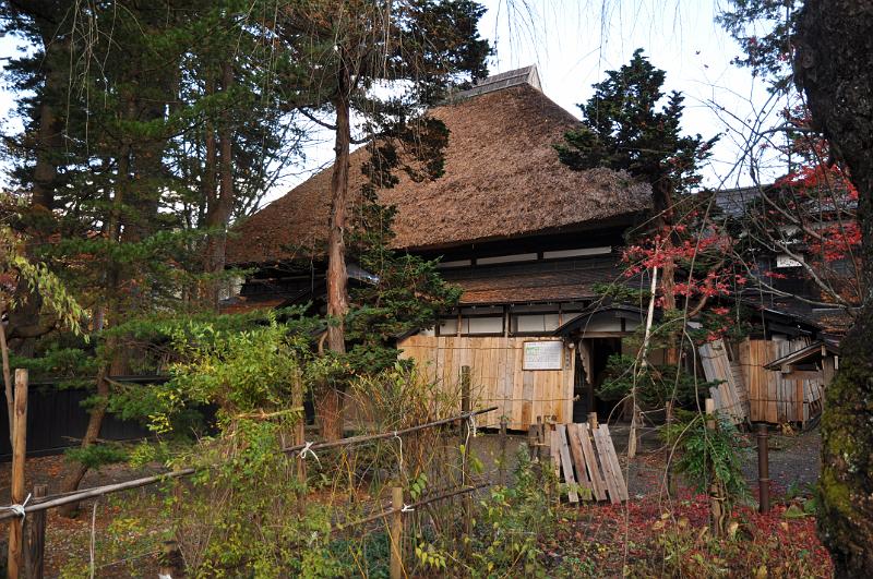 foto_20101115_1418_02.jpg - [de]Auch in Japan verwendet man die Reet gedeckten Dächer.[en]You find those roof types as well in Japan.