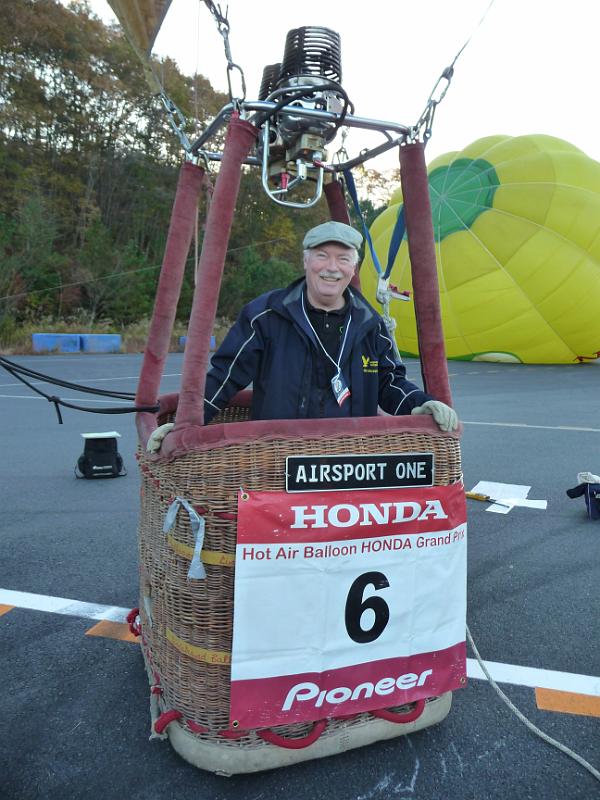 foto_20101119_0656_02.jpg - [de]Der neue FAI Präsident John Grubbstrom nimmt auch am Wettbewerb teil, sein Ballon heisst dann entsprechend "Airsport One".[en]The new FAI president John Grubbstrom is also participating in the event, so his balloon is called "Airsport One".