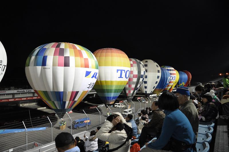 foto_20101120_1846_03.jpg - [de]Noch ist alles in Flutlicht getaucht.[en]Everything is still brightly lit by the flood light.
