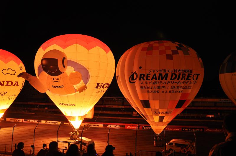 foto_20101120_1850_02.jpg - [de]Aber dann beginnt die "Balloon Illusion".[en]But then the "Balloon Illusion" begins.