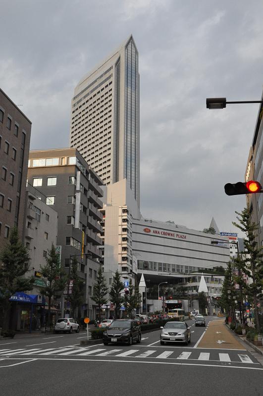 foto_20101107_1558_01.jpg - [de]Das Crowne Plaza Hotel von Kobe, eine hübsche Architektur im Gegensatz zu den meisten anderen Gebäuden.[en]The Kobe Crowne Plaza hotel, an interesting architecture compared to other buildings.
