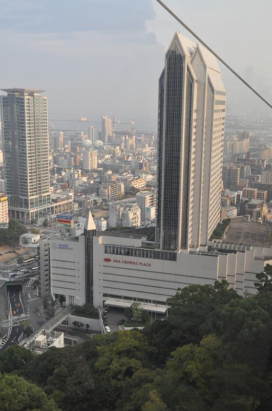 foto_20101107_1608_03.jpg - [de]Blick hinunter auf das Crowne Plaza und die Stadt.[en]Looking down to the Crowne Plaza and the city.