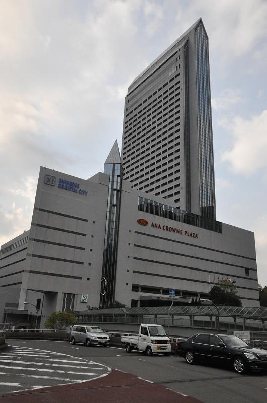 foto_20101108_0821_02.jpg - [de]Das Crowne Plaza liegt direkt am Bahnhof.[en]The Crowne Plaza is next door to the station.