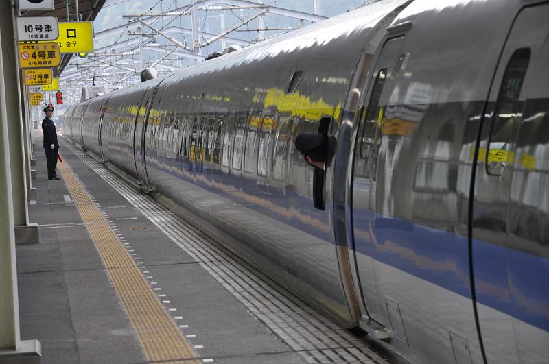 foto_20101108_1052_03.jpg - [de]Und dann kann es schon losgehen.[en]And then the train leaves for the remaining trip.