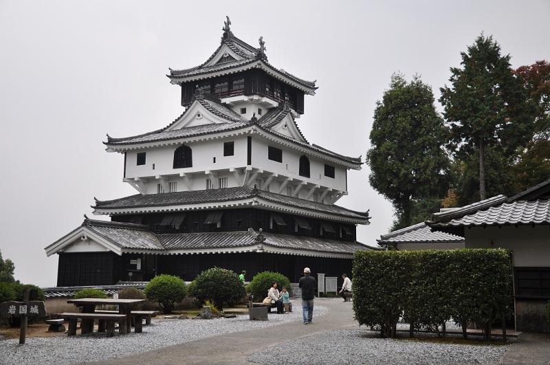 foto_20101108_1155_01.jpg - [de]Und das ist das Iwakuni Schloss.[en]And this is the Iwakuni castle.