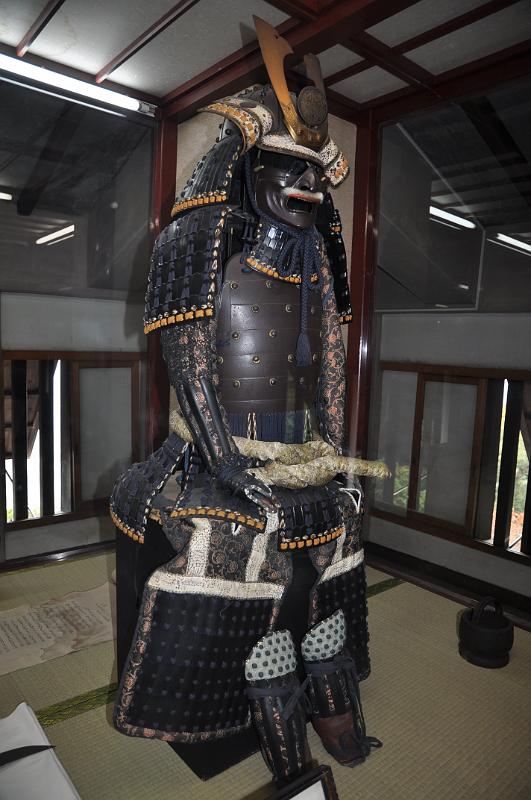 foto_20101108_1202_01.jpg - [de]In der Ausstellung gibt es auch eine schöne Samurai Rüstung.[en]A nice samurai armor is exhibited at the castle.