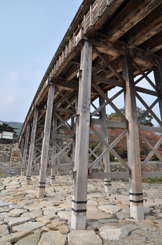 foto_20101108_1318_04.jpg - [de]Ein Blick in die Unterkonstruktion der Brücke.[en]A view of the bridge's construction.