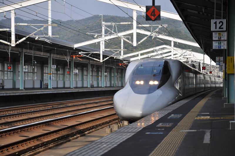 foto_20101108_1528_02.jpg - [de]Mit einem Hikari Railstar geht es jetzt weiter.[en]We're continuing our journey in a Hikari Railstar.