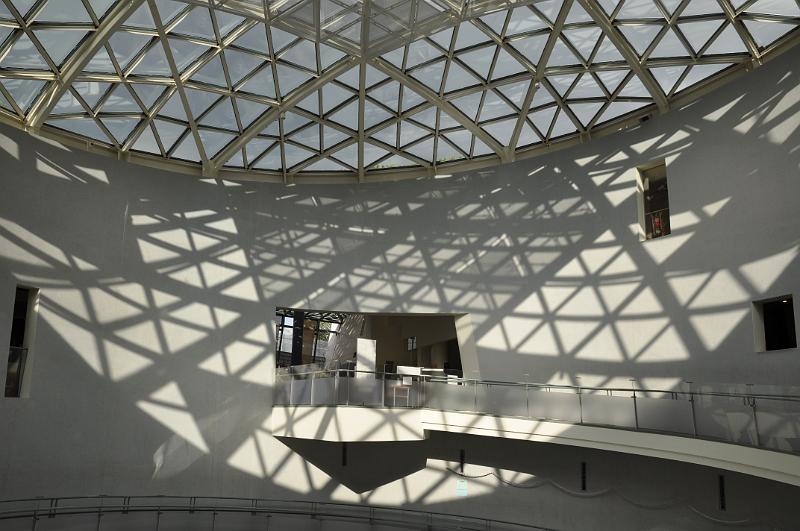 foto_20101109_0917_01.jpg - [de]Eingangsbereich des Atombombenmuseum in Nagasaki.[en]Entrance to the Atomic Bomb Museum in Nagasaki.