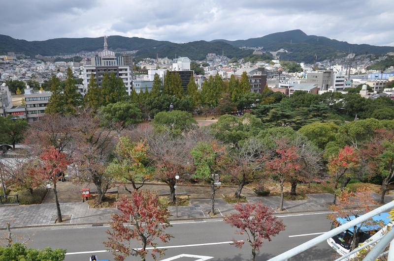foto_20101109_1126_01.jpg - [de]Blick in den Hypocenter Park vom Museum.[en]View to the hypocenter park from the museum.