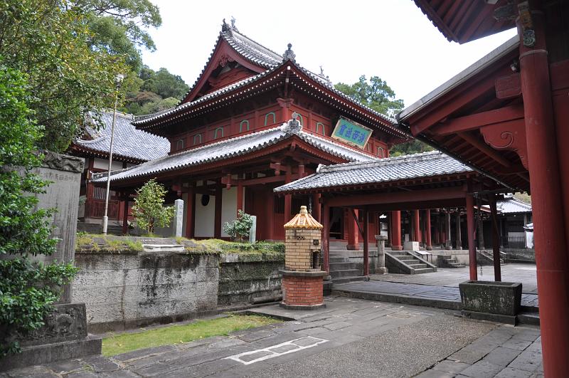foto_20101109_1452_04.jpg - [de]Der Tempel beherbergt viele schöne alte Gebäude.[en]The temple has many old and nice buildings.