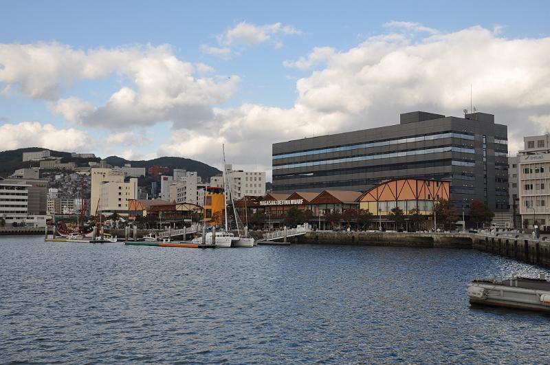 foto_20101109_1532_01.jpg - [de]Schön angelegte Hafenpromenade Dejima Wharf.[en]A nice promenade at Dejima wharf.