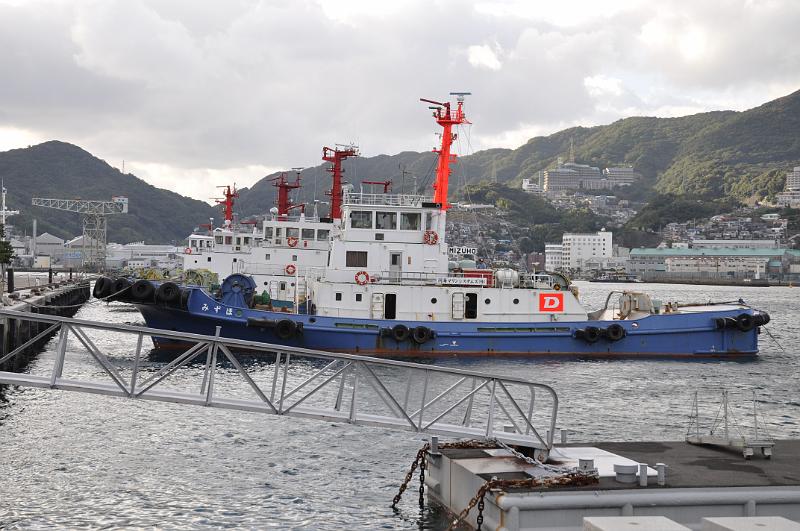 foto_20101109_1545_01.jpg - [de]Heute gibt es für die Schlepper offensichtlich nicht viel zu tun.[en]There's not much work for the tugboats today.