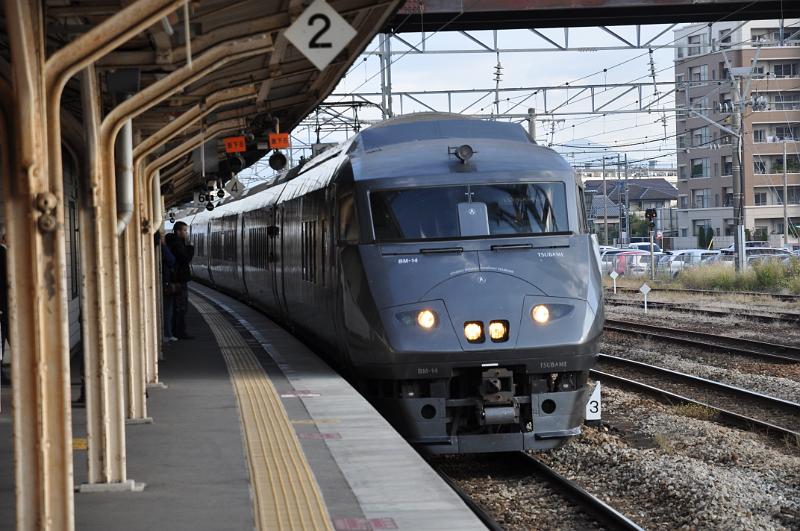 foto_20101110_0835_01.jpg - [de]Und das hier ist der Relay Tsubame.[en]And this is the Relay Tsubame train.