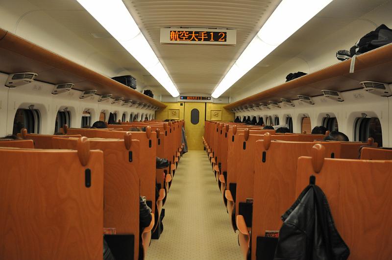 foto_20101110_0959_01.jpg - [de]Und als letzter Zug für heute der chice Kyushu Shinkansen Tsubame.[en]And the final train for today, the Kyushu Shinkansen Tsubame.