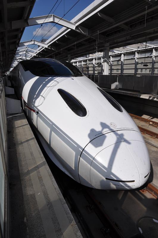 foto_20101110_1035_02.jpg - [de]Der Tsubame Shinkansen sieht auch schön schnittig aus.[en]The Tsubame shinkansen looks pretty sleek.