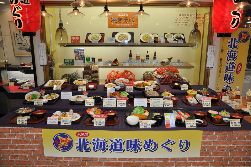 foto_20101110_1745_01.jpg - [de]Die Erwachsenen haben eine deutlich grössere Auswahl an Speisen.[en]The choice for adults is much bigger.