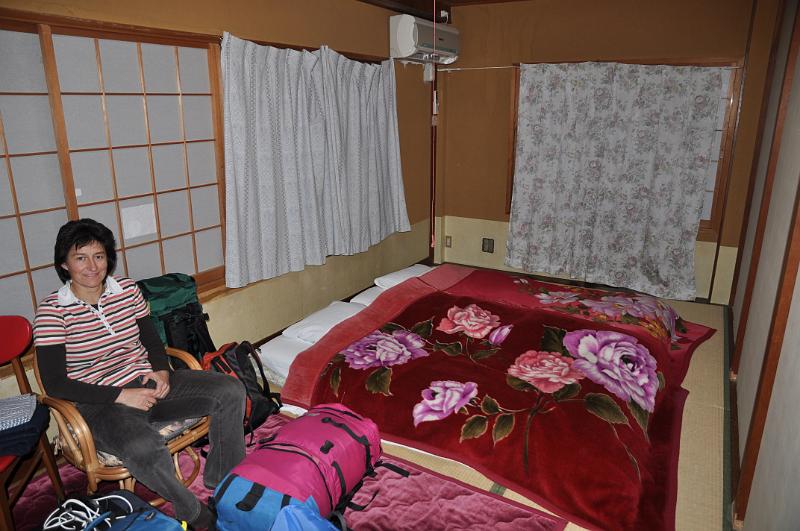 foto_20101110_1849_02.jpg - [de]Unser Zimmer für heute Nacht im Nakazono Ryokan.[en]This is our room for tonight at Nakazono Ryokan.