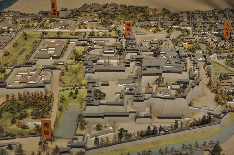 foto_20101111_1206_01.jpg - [de]Ein schönes Diorama der alten Stadt von Kumamoto.[en]A nice model of the old city of Kumamoto.