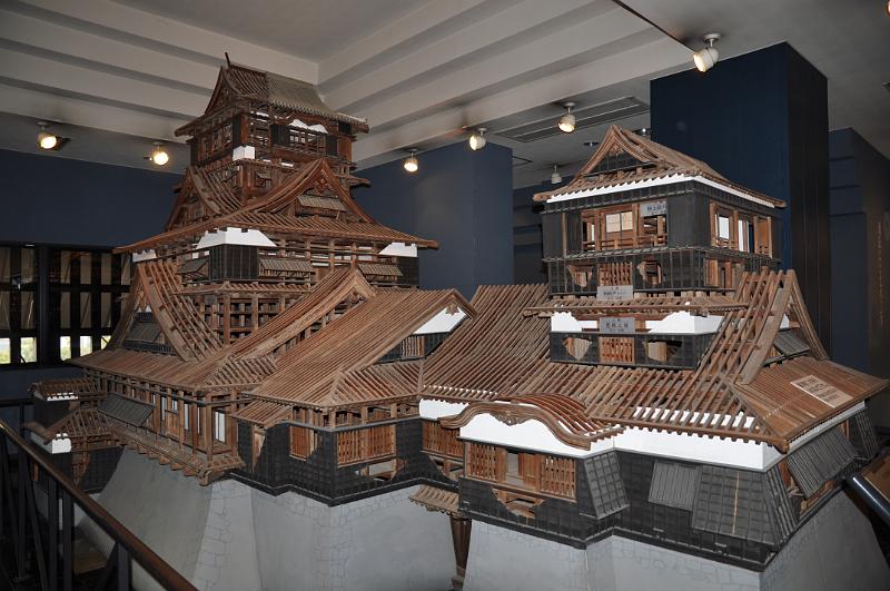 foto_20101111_1207_02.jpg - [de]Dieses Modell des Schlosses wurde vor dem Neuaufbau in den 60er Jahren angefertigt.[en]This scale model of the castle was built created the real castle was rebuilt in the 60's.