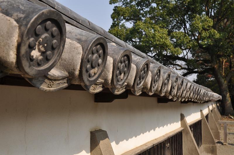 foto_20101111_1330_01.jpg - [de]Selbst eine simple Reihe von Dachziegeln macht hier etwas her.[en]Even a simple row of roof tiles has its own charm.