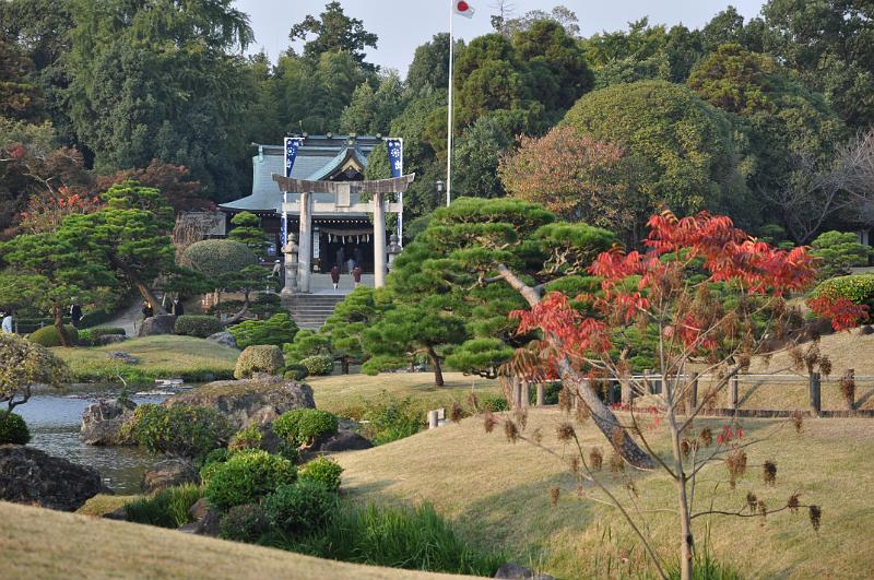 foto_20101111_1550_01.jpg - [de]Und noch einmal der Schrein im Kontext des Gartens.[en]Once more the shrine in the context of the garden.
