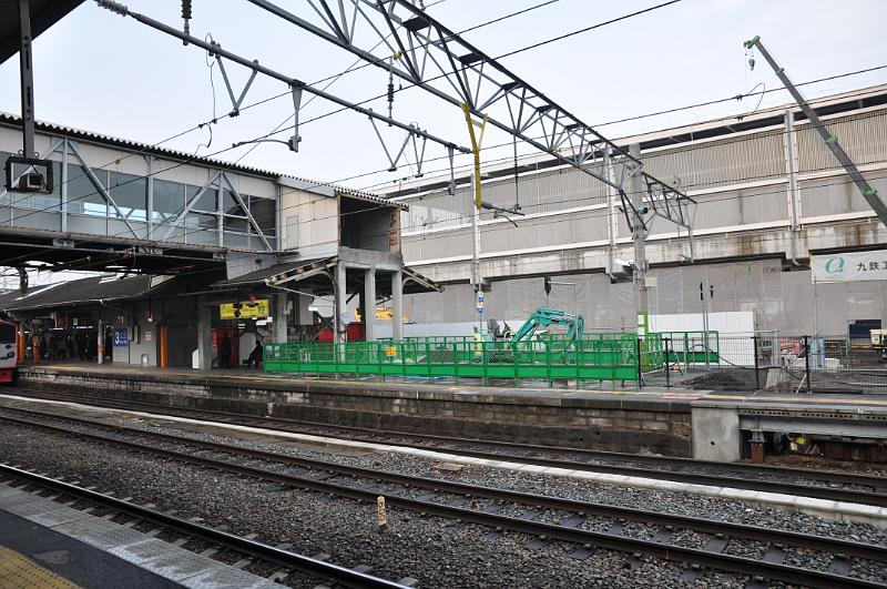 foto_20101112_0817_02.jpg - [de]Am Bahnhof von Kumamoto gibt es noch einiges zu bauen bis dahin.[en]There's still some work to do at Kumamoto station.