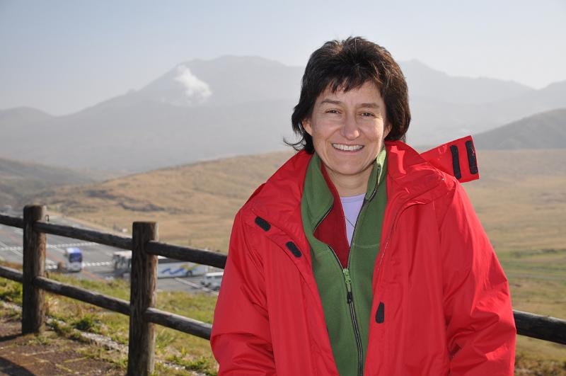 foto_20101112_1023_02.jpg - [de]Typisches Tourifoto mit Mt. Aso.[en]Typical tourist photo with Mt. Aso.