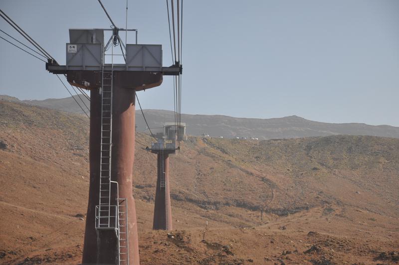 foto_20101112_1037_02.jpg - [de]Auffahrt zum Krater.[en]Riding up the ropeway to the crater.