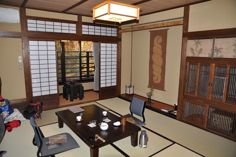 foto_20101112_1535_02.jpg - [de]Ein richtig schönes Zimmer haben wir hier, und das war eines der Billigeren.[en]This is a really nice room, even though it was one of the least expensive rooms.