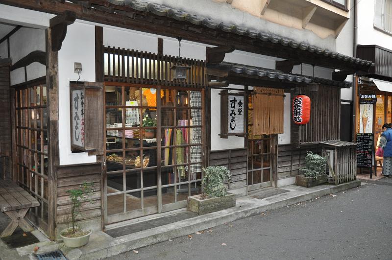 foto_20101112_1643_01.jpg - [de]Und wieder eine chice (gerade renovierte?) Häuserfront.[en]And another nice (freshly renovated?) house front.