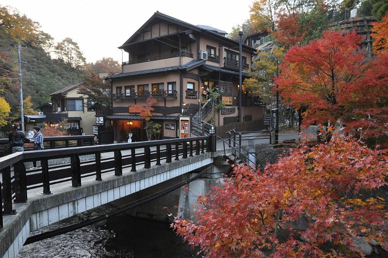 foto_20101112_1657_02.jpg - [de]Und diesmal eine ganz normale Strassenbrücke.[en]This is just a regular street bridge.
