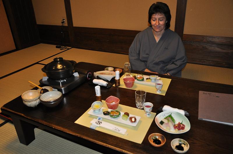 foto_20101112_1824_01.jpg - [de]So, die Vorspeisen wären angerichtet.[en]The starters have arrived.