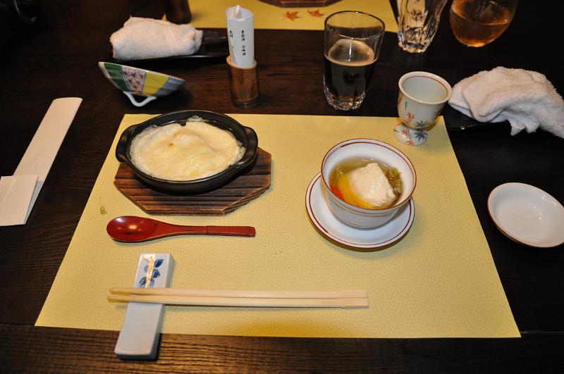 foto_20101112_1916_02.jpg - [de]Überbackene süsse Kartoffel und ein Fischbällchen.[en]Gratinated sweet potatoe and a fish ball.