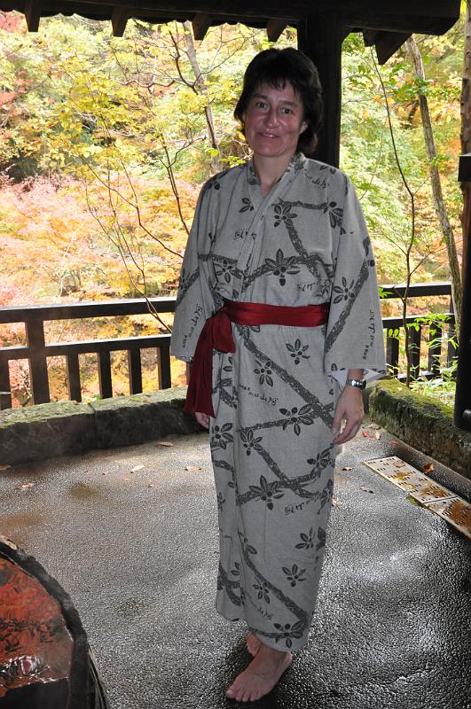 foto_20101113_0947_02.jpg - [de]Und noch einmal ein Bild nur mit Yukata.[en]And another photo with the yukata only.